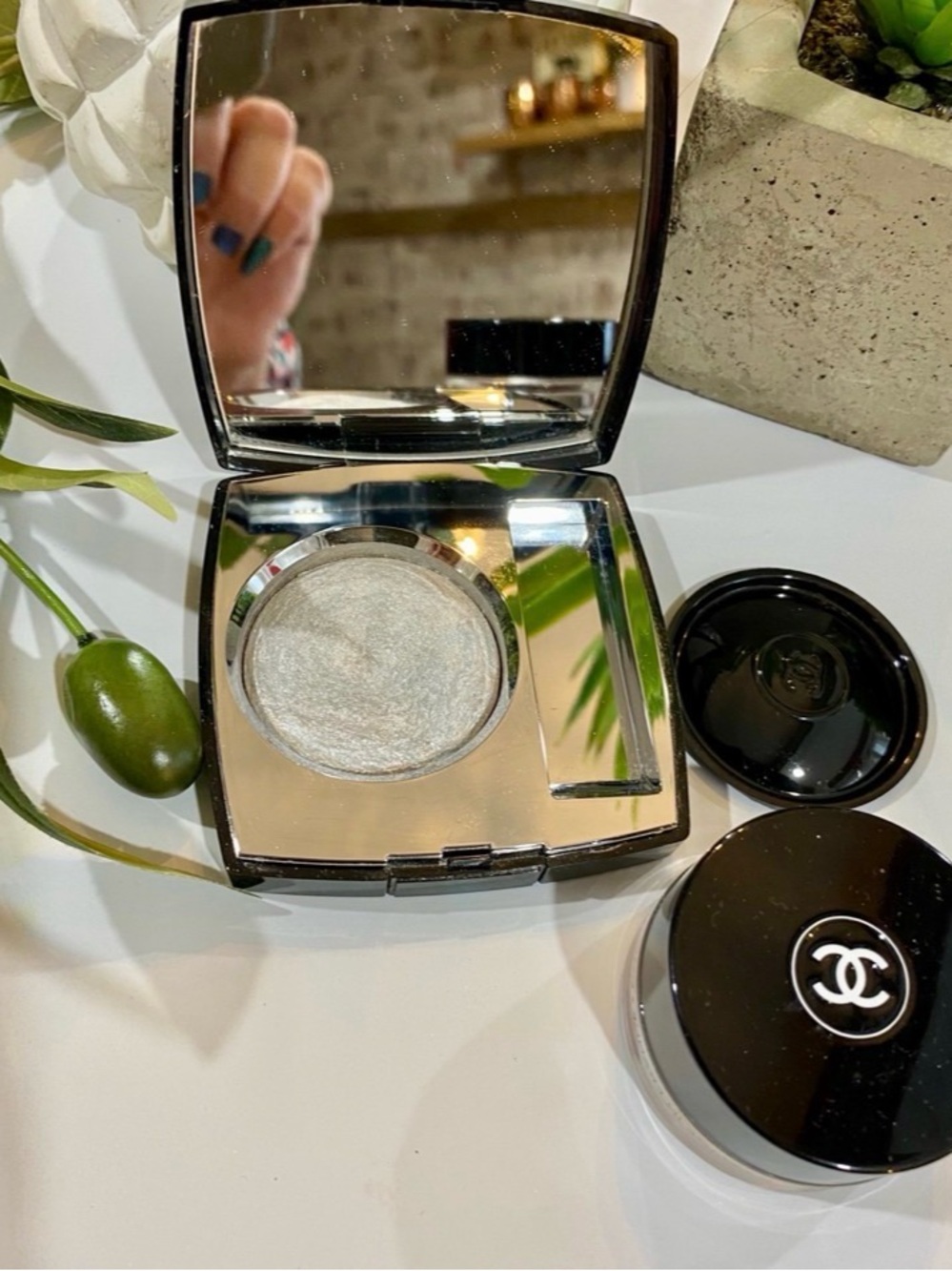 Chanel VERY RARE/LIMITED EDITION Lumiere Platinum Face Powder